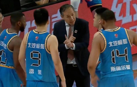 leyu-北京男篮不敌上海，豪华内线被打成纸老虎，许利民表态外援有差距
