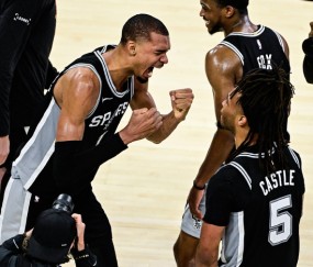 leyu公司-NBA最年轻阵容，拥有最年轻且最强的三巨头，他们能否开创王朝？|马刺|霍姆格伦|文班亚马|卡斯尔|福克斯_新浪体育_新浪新闻