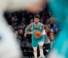 leyu公司-18战15胜！黄蜂8人上双大胜独行侠升东部第九 三球15+5+9+5